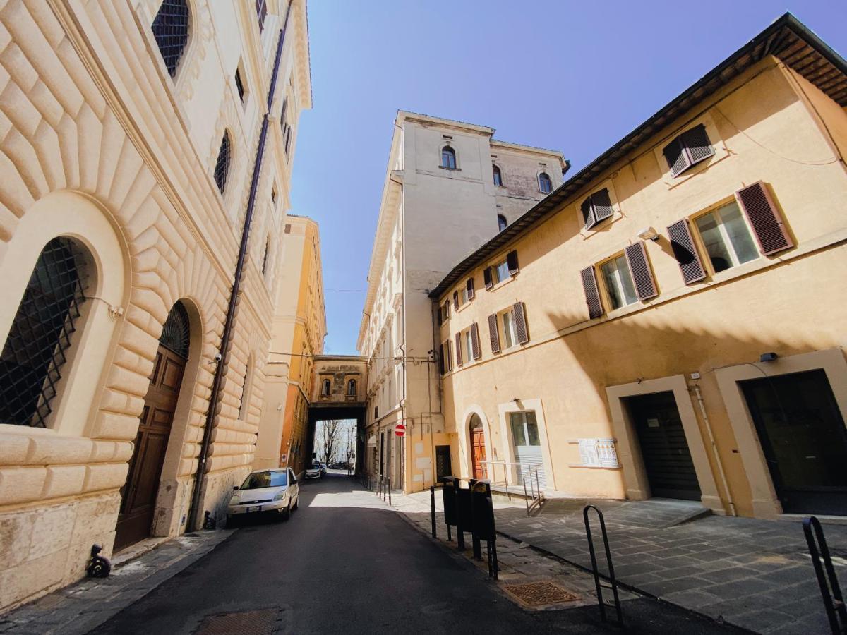 Exclusive Apartment In Piazza Italia In Perugia Bagian luar foto